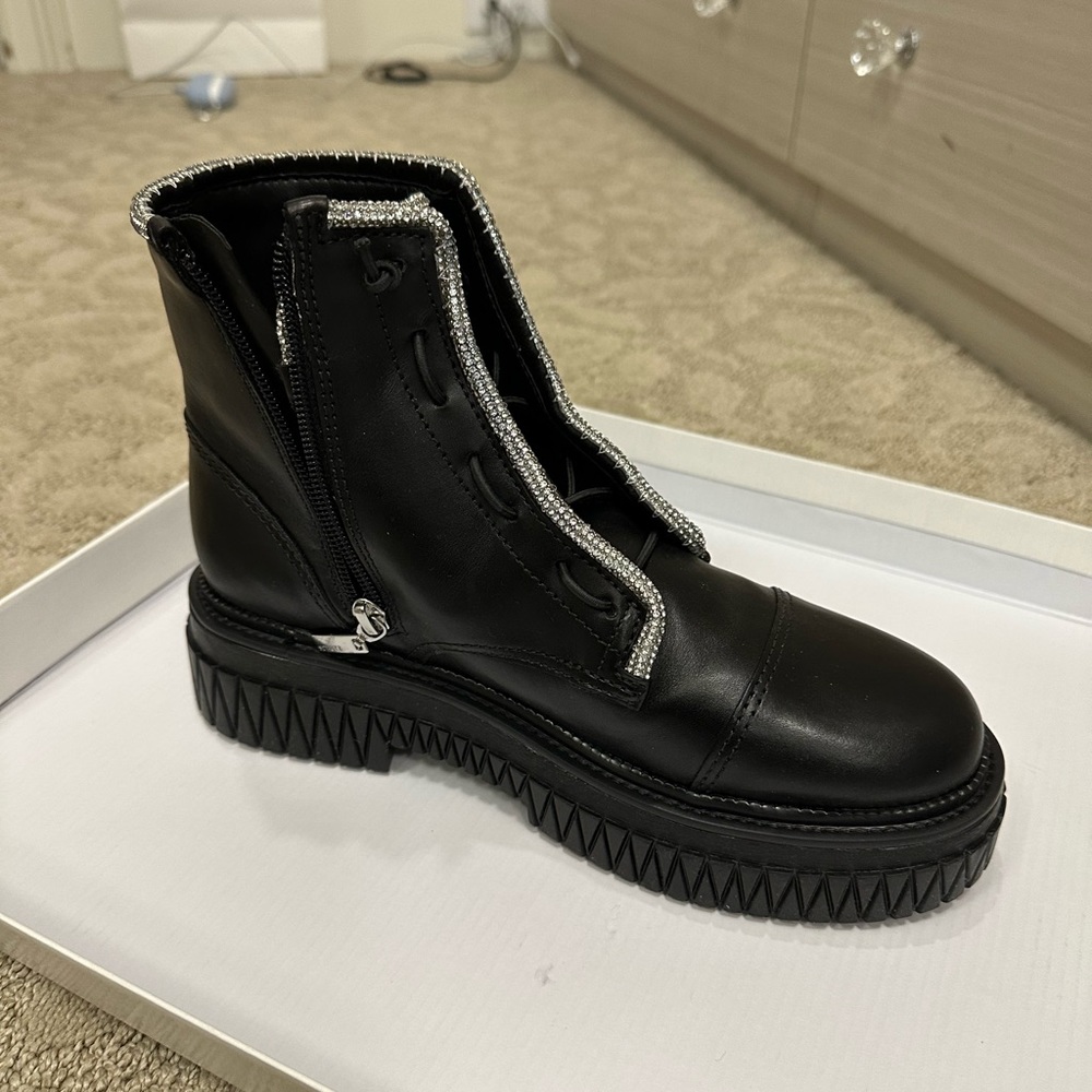 Schultz Amirah embellished bootie. Size 7. New in box, never worn.